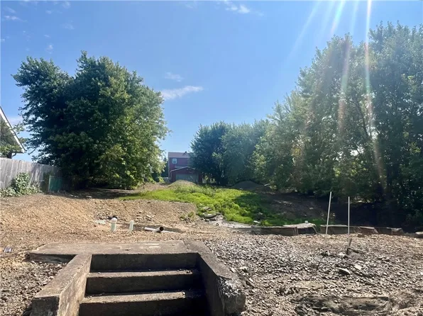 407/409 N Jefferson St, Connellsville, PA 15425