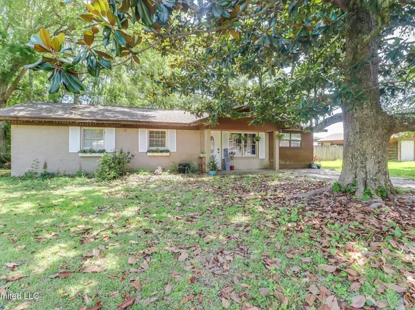 4102 Rabby St, Moss Point, MS 39563
