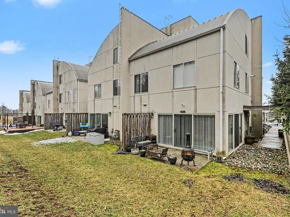 130 Blue Ridge Cir, Harrisburg, PA 17110