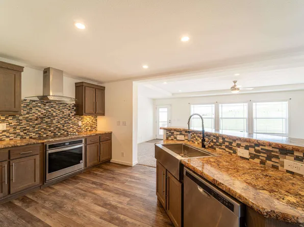 942 Mountain Shadow Dr, Cheyenne, WY 82009