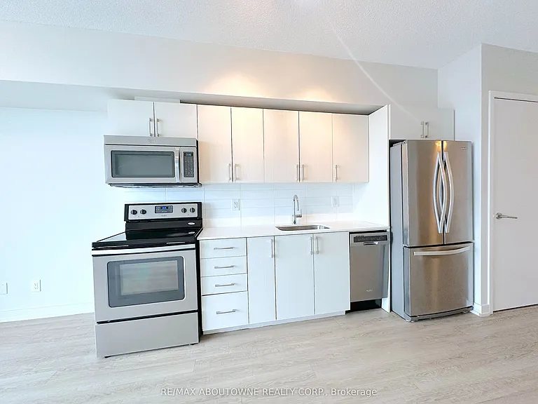 763 Woodbine Ave #605 — Photo 3