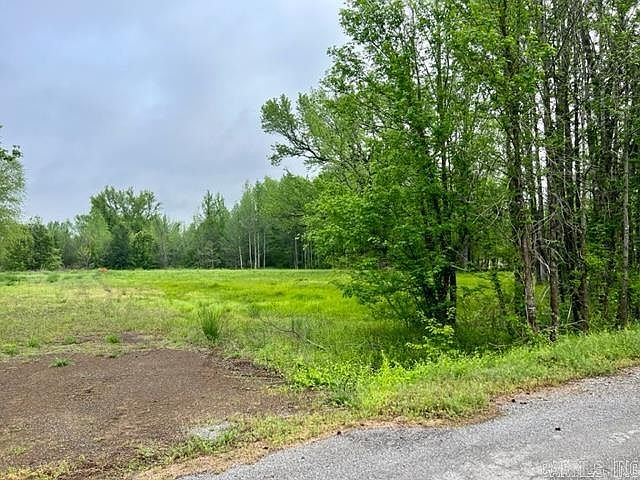 2nd image of 250 Saddlebrook Rd