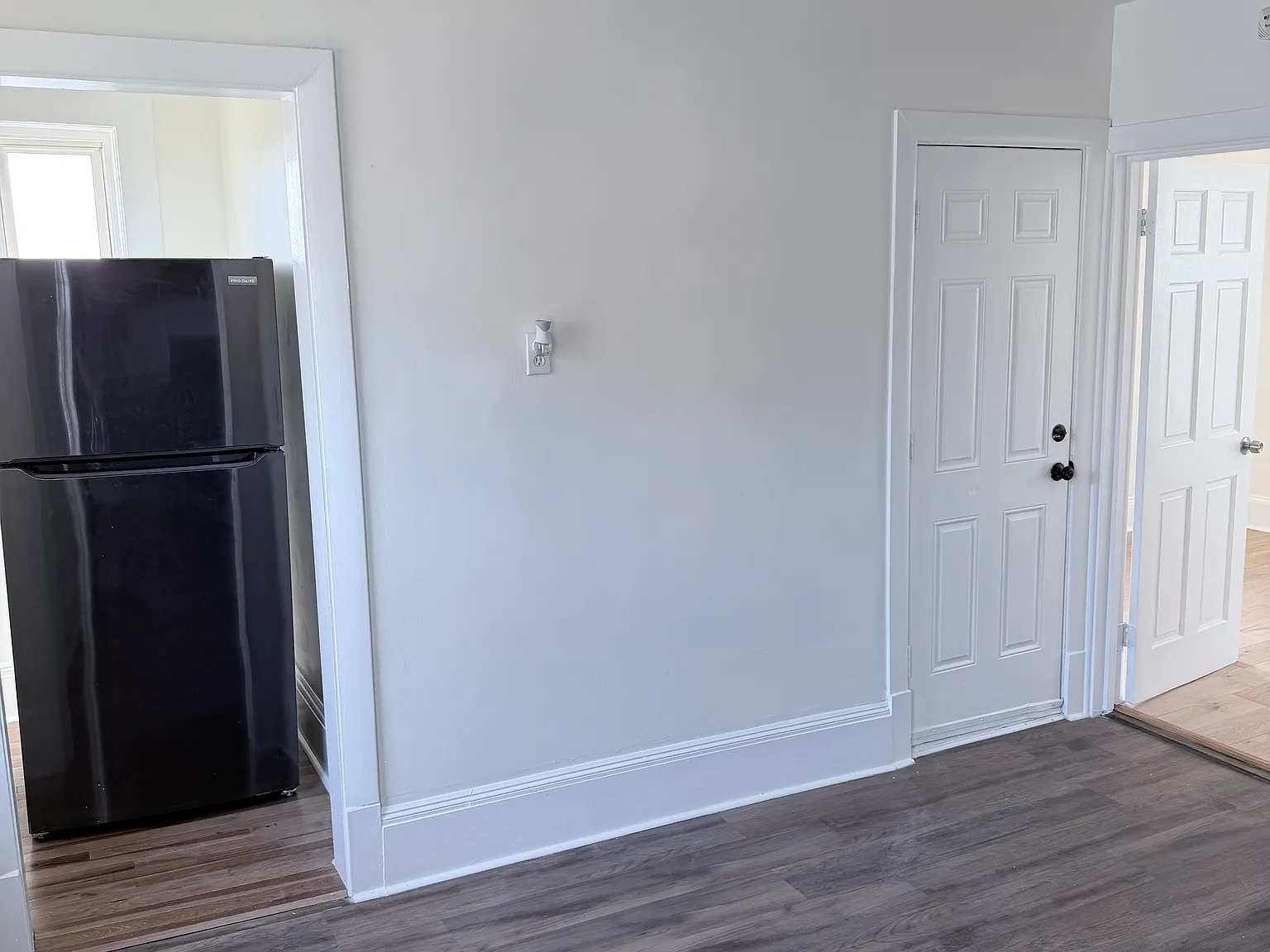 3 bed, 1200 sqft, $3,400 — Photo 2