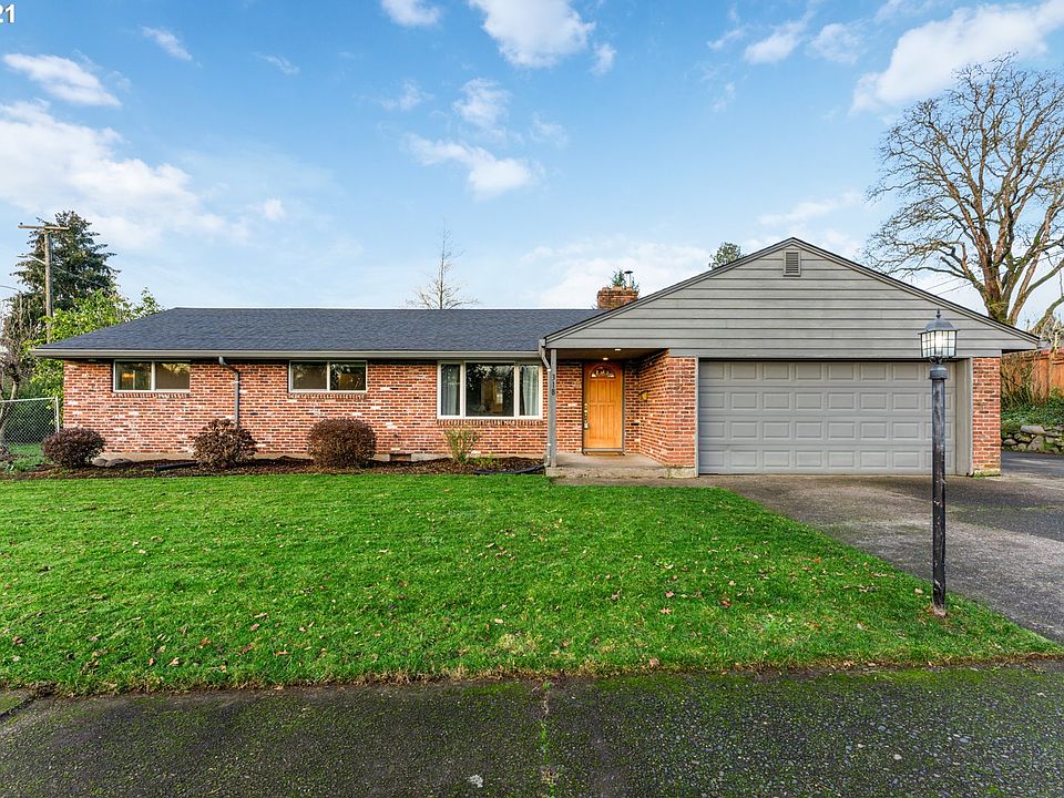 1st image of 318 NW Hazel Dell Way