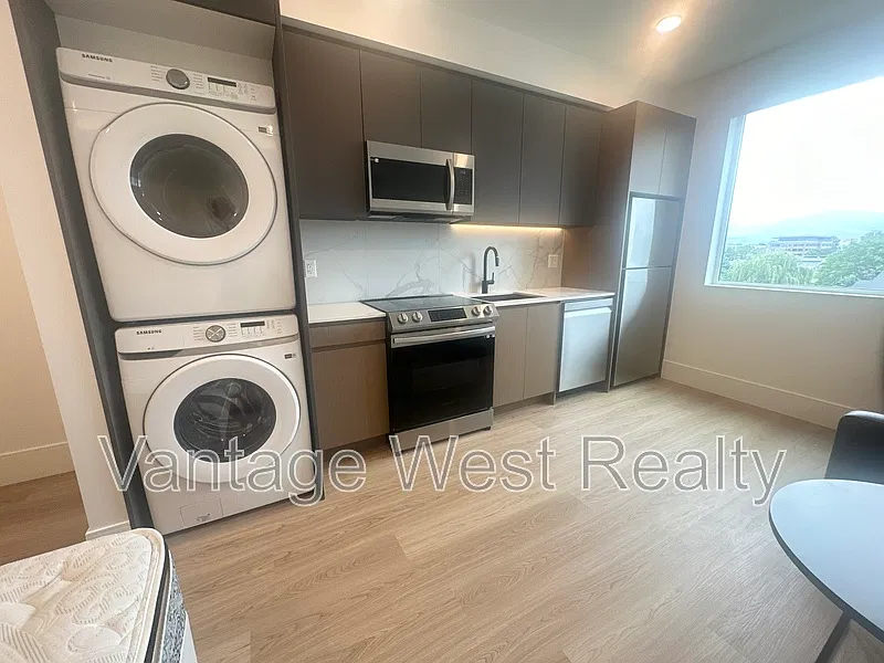 Studio, 1.0 bath, 327 sqft, $1,275 — Photo 1