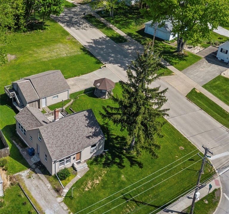 1st image of 602 Cedarbrook Dr
