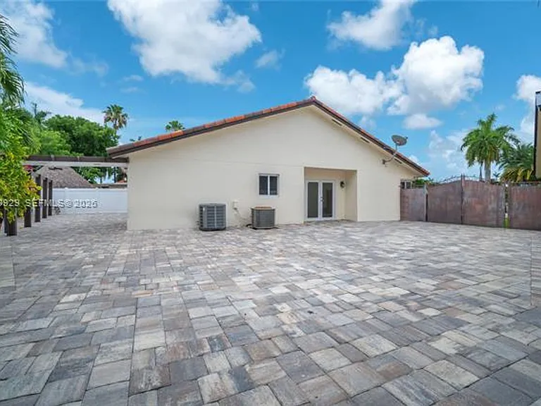 15715 SW 76th Ter — Photo 37
