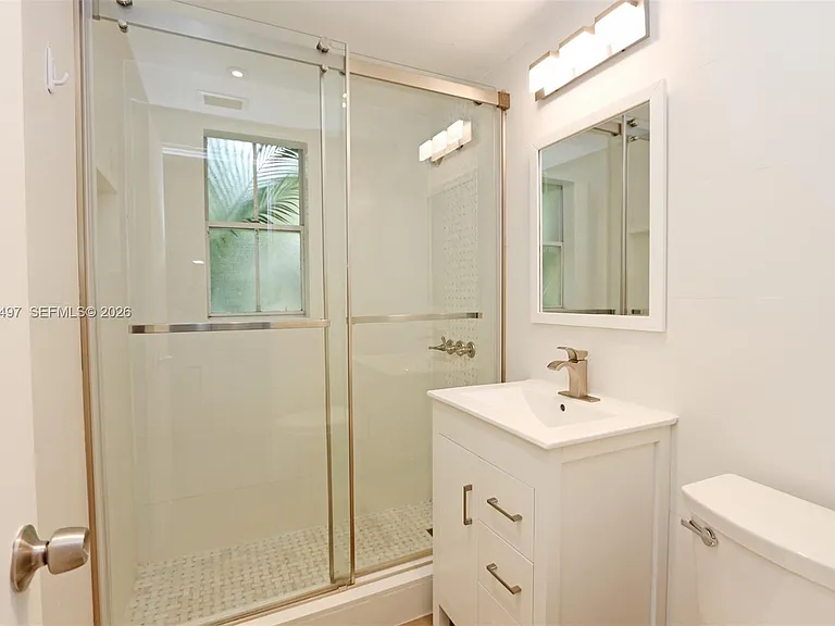 3375 Franklin Ave #D — Photo 19