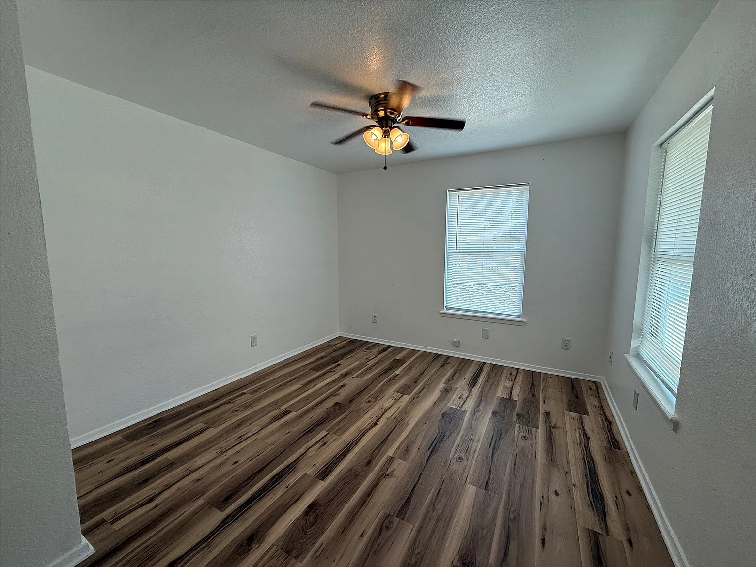 2 bed, 1.0 bath, 624 sqft, $1,400 — Photo 4
