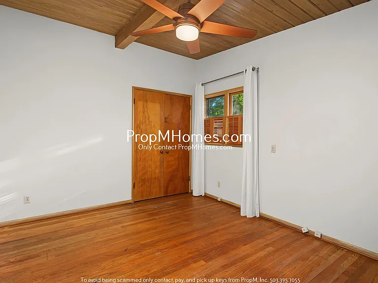 1027 SE 23rd Ave — Photo 12