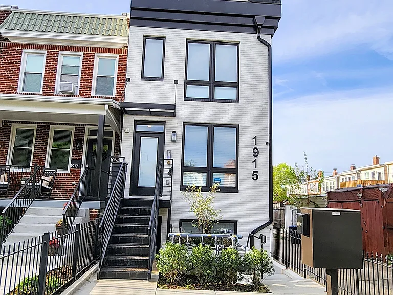 1915 H St NE #3 — Photo 1