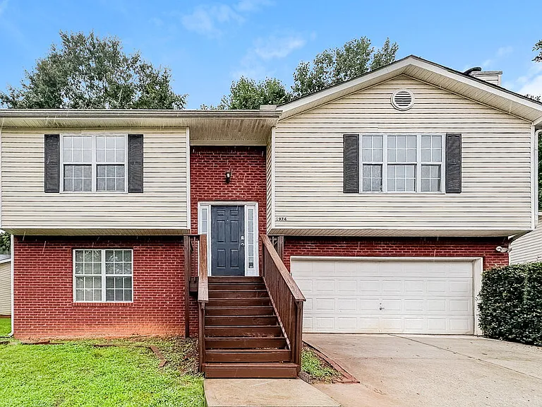 1974 Oak Terrace Dr SE — Photo 1