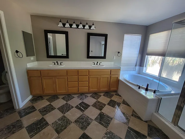 385 Roundhill Dr — Photo 20