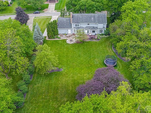 4th image of 9558 Meadow Woods Ln