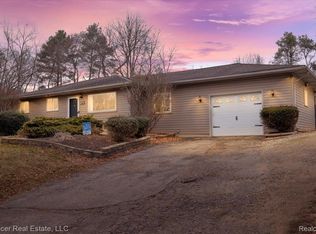 3322 Genoa Rd, Clarkston, MI 48346