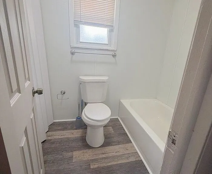 79 Martha Ave — Photo 5