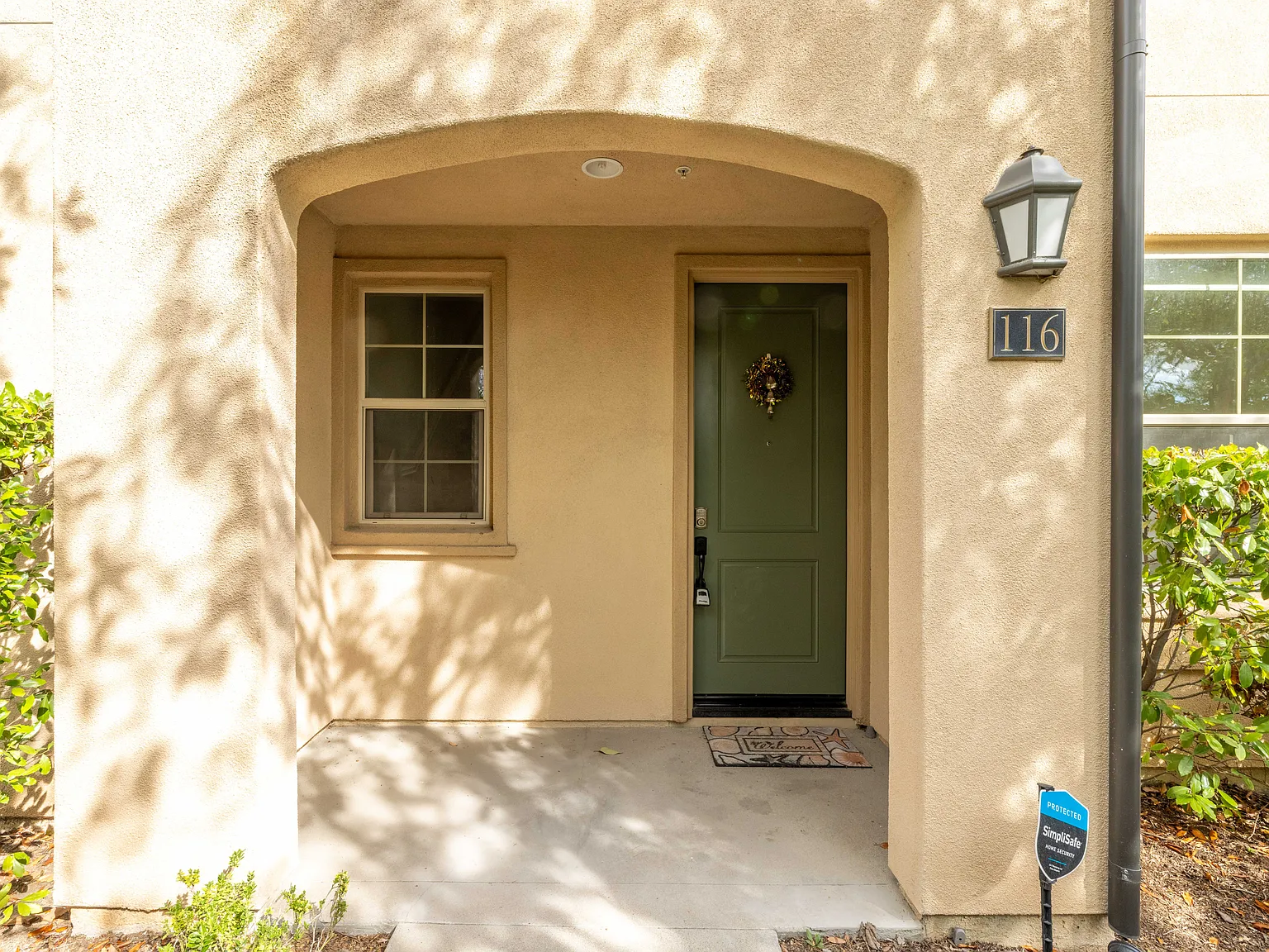 4 bed, 1876 sqft, $4,700 — Photo 2