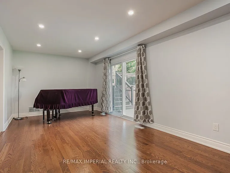 48 Carlton Rd — Photo 9