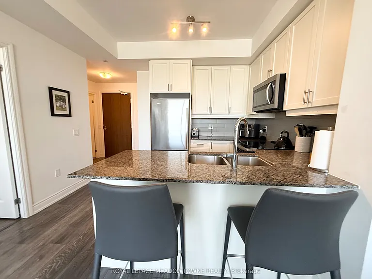 1050 Main St E #512 — Photo 6