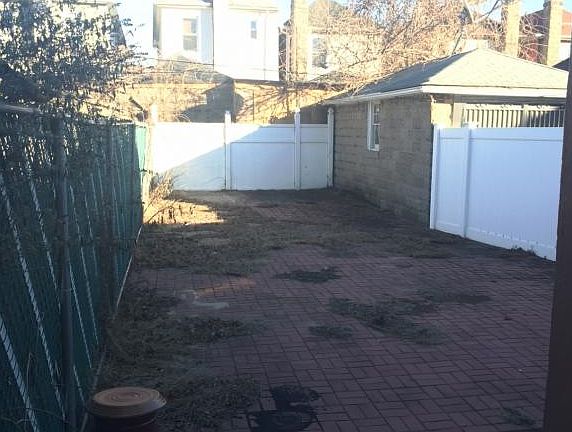 2nd image of 967 E 42nd St