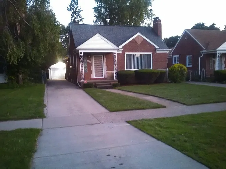 8631 W Outer Dr — Photo 1