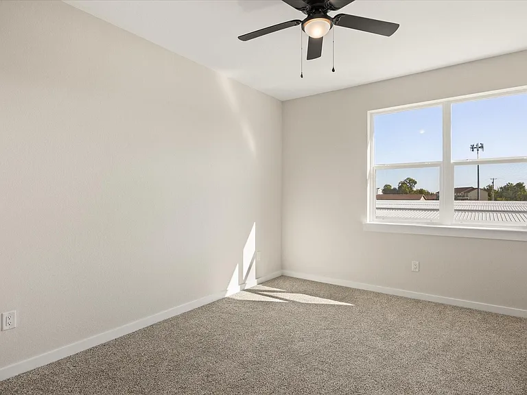 597 Galt Dr — Photo 13