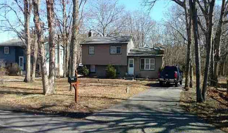 2nd image of 468 Shunpike Rd