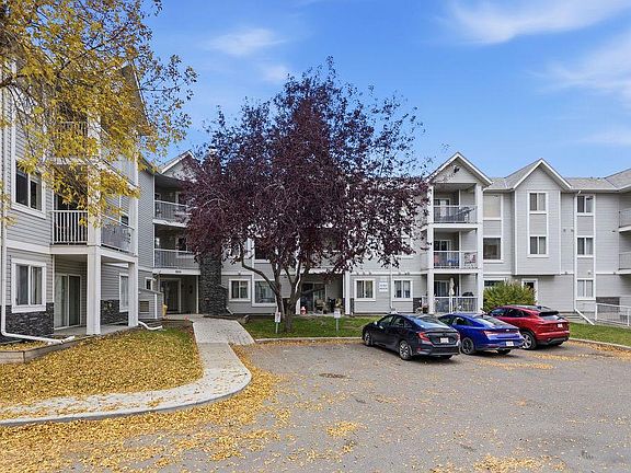3rd image of 1112 Valleyview Park SE #112