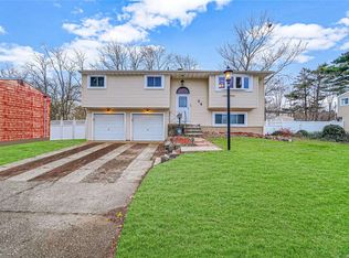 54 2nd St, Brentwood, NY 11717