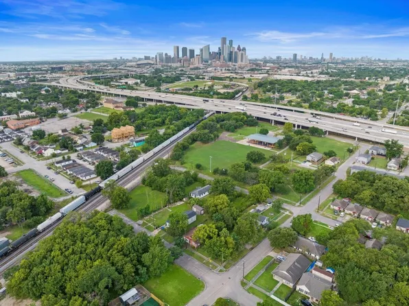 1919 Hailey St, Houston, TX 77026