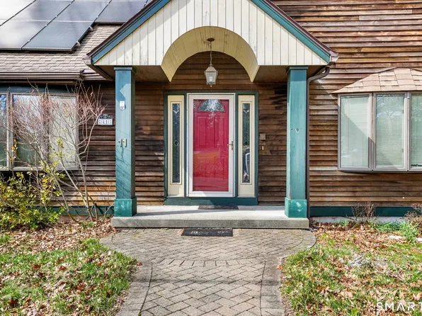 11 Circle Drive, Stratford, CT 06614