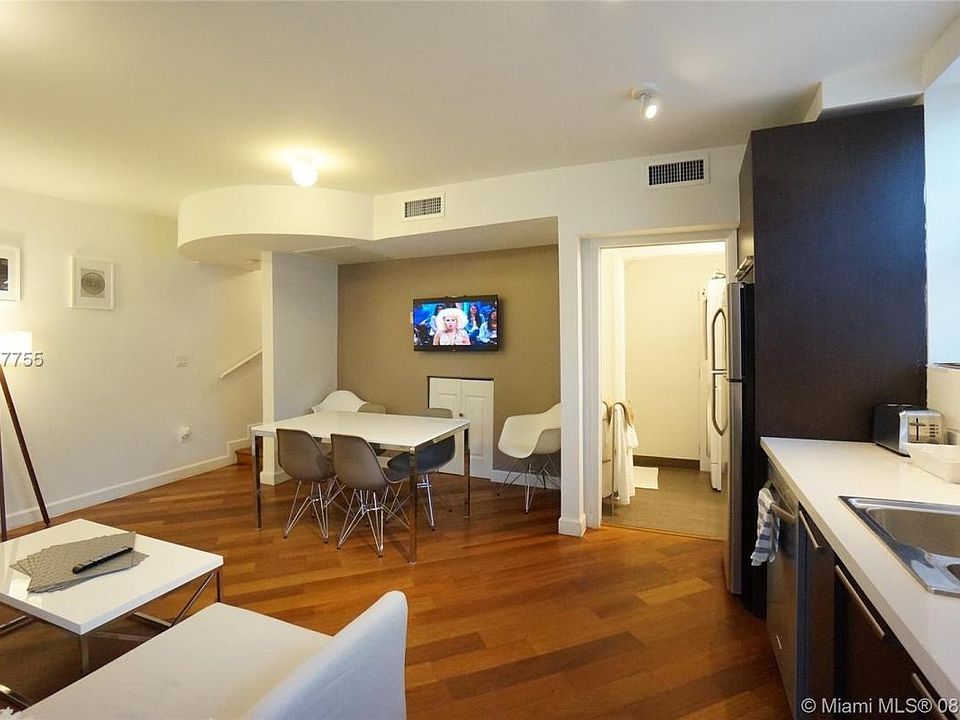 1st image of 927 Euclid Ave APT 010