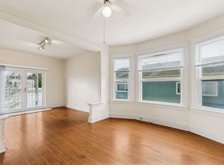 706 N 42nd St APT 3, Seattle, WA 98103
