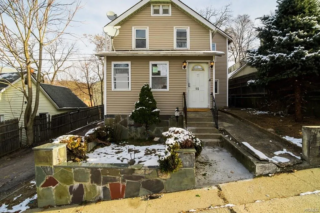 15 Grant Ave photo 1