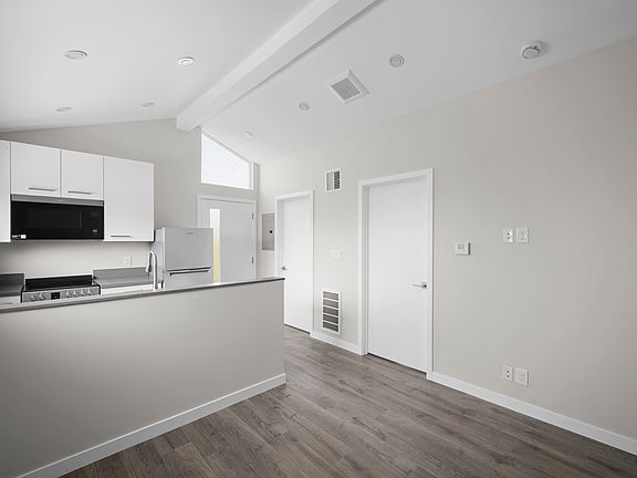 5th image of 6864 Babcock Ave