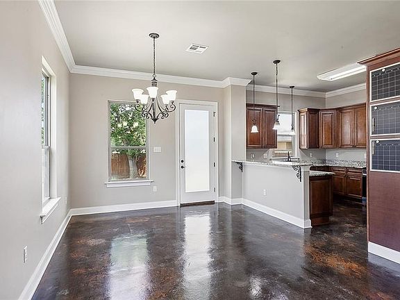 4th image of 535 E 1st St