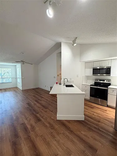 643 Vista Isles Dr #1826 Photo 1