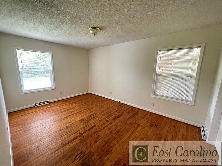 4148 Lee St #B — Photo 13