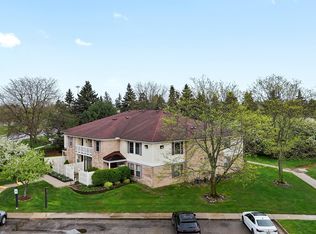 61007 Greenwood Dr, South Lyon, MI 48178