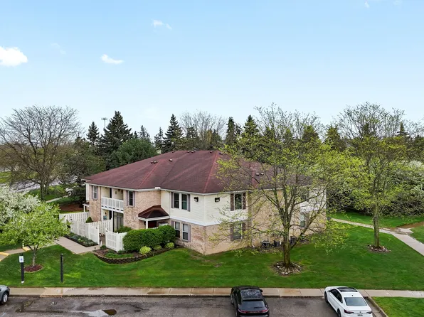 61007 Greenwood Dr, South Lyon, MI 48178