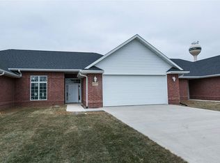 16777 Thunder Ridge Dr, Peosta, IA 52068