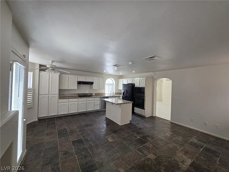 8008 Dover Shores Ave — Photo 13