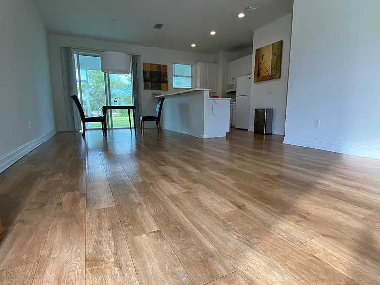 715 Connecticut Ln — Photo 7