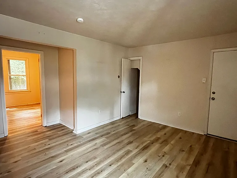 Beautiful One Bedroom in Swissvale!! — Photo 6