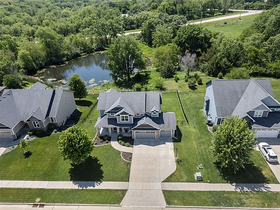 3rd image of 570 Whistling Ct