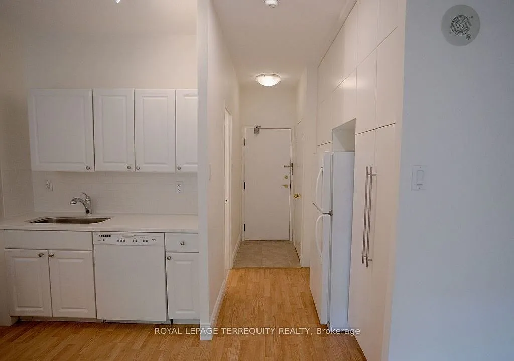 Studio, $2,200 — Photo 4