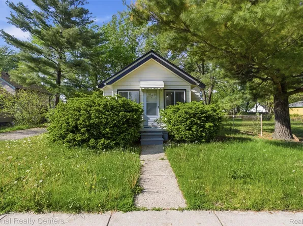 7547 Stephens Rd, Center Line, MI 48015