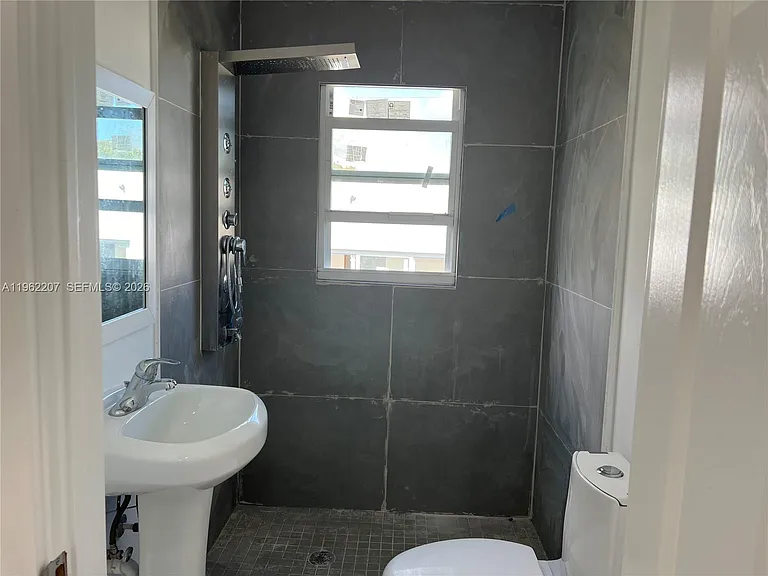 1015 S 17th Ave #8 — Photo 10