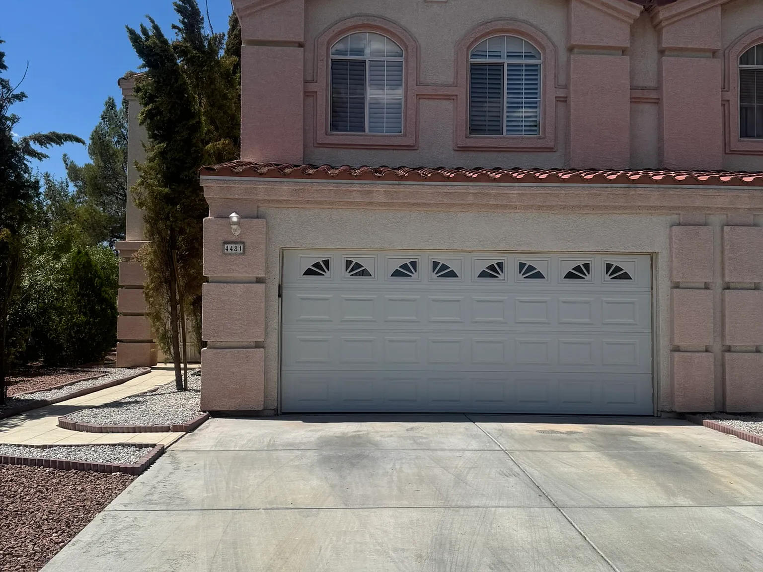 3 bed, 2.5 bath, 1705 sqft, $2,400 — Photo 1
