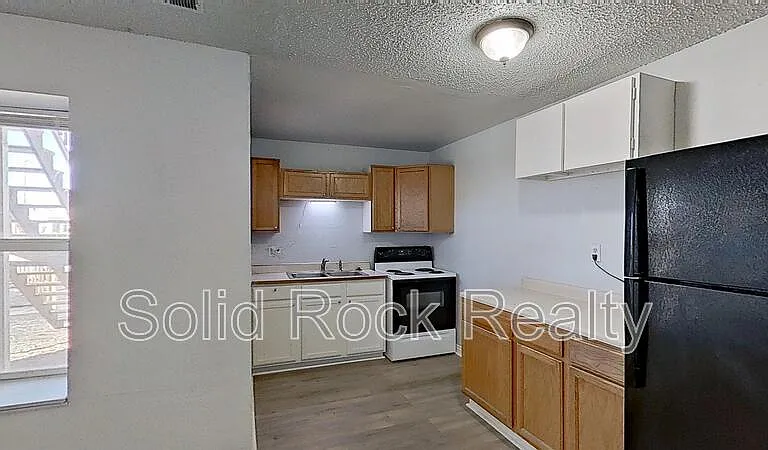 714 E 3rd St #1 — Photo 2